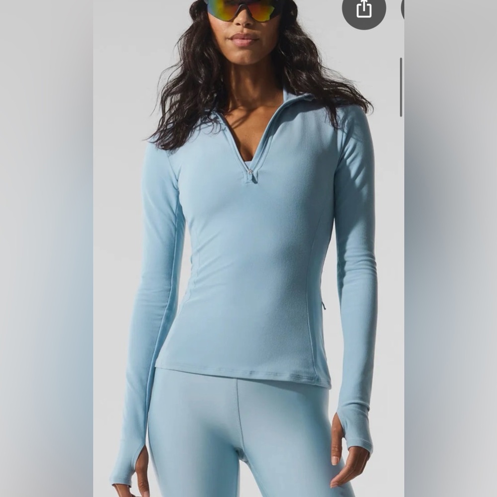 Alosoft 1/2 Zip Rapid Pullover
Size medium 
Color is celestial blue